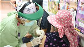 澎湖縣疫苗涵蓋率近3成澎湖縣政府13日指出，截至12日止，澎湖地區接種COVID-19疫苗者達2萬9164人次，全縣涵蓋率約28%。（澎湖縣政府提供）中央社  110年7月13日