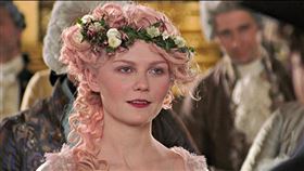 瑪麗王后一生揮霍無度。（圖／翻攝自IMDB）