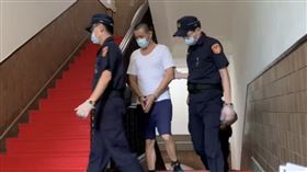 ▲桃園梁姓男子殺母斷頭從12樓往下丟，二審無罪，更一審高等法院法官認為，無法證實梁男殺害母親時，處於毒品效力發作最嚴重時期，但有殺人直接故意，無罪改判無期徒刑。（圖／翻攝畫面）