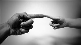 中國公安部今年1月開始部署以偵破拐賣兒童舊案、查找失蹤兒童為主要內容的「團圓」行動，至今已找回歷年失蹤被拐兒童2609名。（圖／翻攝自Pixabay圖庫）
