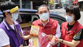 新北市社會局說在急難慰助和擴大急難紓困告一段落後  如市民仍有生活陷困者可改向當地公所申請一般急難救助  有生活物資需求者  亦可向實物銀行申領(圖/新北市府提供)