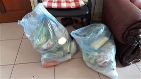 寄件人,包裹,客人,身分,2袋菜(翻攝自 爆怨2公社)