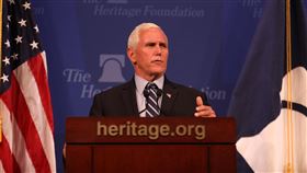 卸任後首場重大演說 彭斯籲美台洽簽貿易協定美國前副總統彭斯14日在華府發表卸任後首場美中政策重大演說，他呼籲美國與中國經濟脫鉤，與台灣洽簽貿易協定。中央社記者徐薇婷華盛頓攝 110年7月15日