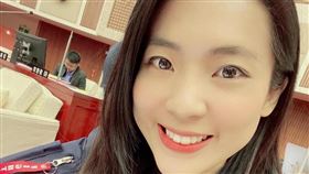 徐巧芯再嗆黃越綏：妳才三八！好了啦，不要再崩潰了阿嬤（圖／翻攝自徐巧芯臉書）