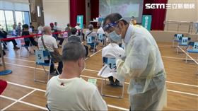 基隆市政府替民眾施打疫苗 