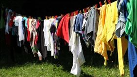 ▲▼部分地區有曬衣和曬書的習俗。（示意圖／翻攝自pixabay）