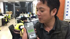 近年在大陸發展有成的藝人陳喬恩，今天凌晨驚傳酒駕被逮，她在忠孝東路和復興北路口紅燈右轉，員警看到馬上騎著警用摩托車上前抓人，車窗一搖下來，意外發現是陳喬恩，酒測直高達0.67，但陳喬恩辯稱，只喝了一罐左右的啤酒。不少網友留言打臉陳喬恩說：「才1罐就0.67太扯」、「應該是說一罐高粱吧！」《三立新聞網》記者找來民眾一同實測，發現喝一罐啤酒過後，根本不可能超標，酒測值介於0至0.11之間