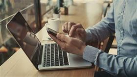 男1人分飾3角，從女網友身上詐得27萬。（示意圖／pixabay）