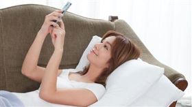 莎莎表示透過手指動一動上官網就能幫助弱勢族群。(圖／聯合勸募協會提供）