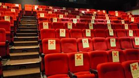 新冠肺炎,屏東縣,三級警戒,微解封,電影院,健身房