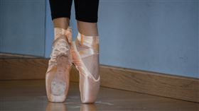 芭蕾
https://www.flickr.com/photos/129708947@N04/26678797254/in/photolist-GDvNX1-H9Qc1q-HsYB2i-HsYNP6-GDvFxw-eZa9qr-HqBwFj-58hDWr-Hwd4gJ-HzahAM-HwcA2y-HqBNaW-hoAQb-HsYqmF-58n92o-egyzRD-58nrbS-58hEX6-58h