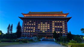 日本贈送台灣第三批97萬劑AZ疫苗抵台,圓山飯店點燈致謝,圓山大飯店提供