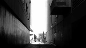 窄巷（圖／翻攝自pixabay）