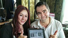 林鳳英推廣投資的抗菌燈。（圖／萬鴻經紀提供）