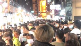 逢甲夜市報復性出遊，一晚湧入6萬遊客