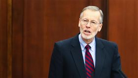 酈英傑：科技合作協定象徵台美雙方信任外交部18日下午舉辦「台美科學及技術合作協定」宣布茶會，美國在台協會（AIT）處長酈英傑出席致詞表示，這是台美經濟繁榮夥伴對話後一項重要成果，協定也象徵了美台間的信任。中央社記者王騰毅攝　109年12月18日