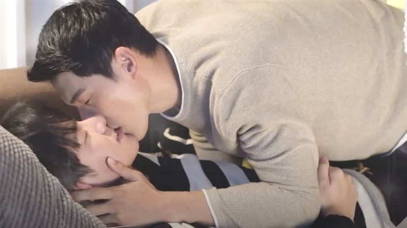 攻守交換！許許CP超甜蜜嘴唇交疊