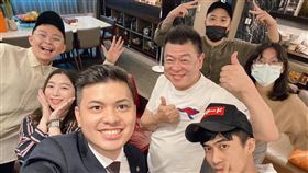 孫德榮找來小冬瓜商討後事。（圖／翻攝臉書）