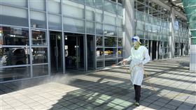 彰化確診者曾到屏東　縣府清消足跡（2）彰化縣1名確診者9日曾到屏東，足跡包括屏東火車站（圖）等處，匡列6人採檢後到防疫旅館居家隔離，縣府並派員針對相關足跡場域加強清消。（屏東縣政府提供）中央社記者郭芷瑄傳真　110年7月16日