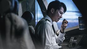 緊急迫降（圖／車庫娛樂提供）