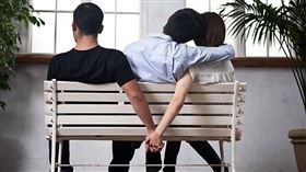 小王因為一句「大便平地人」洩姦情。（示意圖／pixabay）