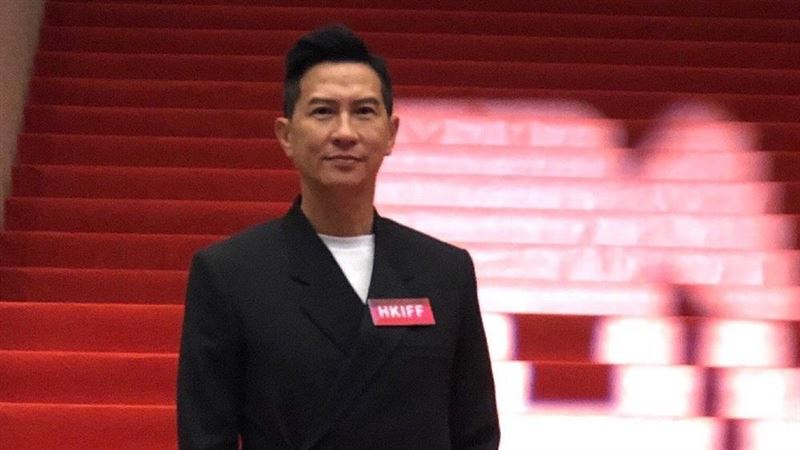 張家輝與空姐合照　1動作被讚好男人