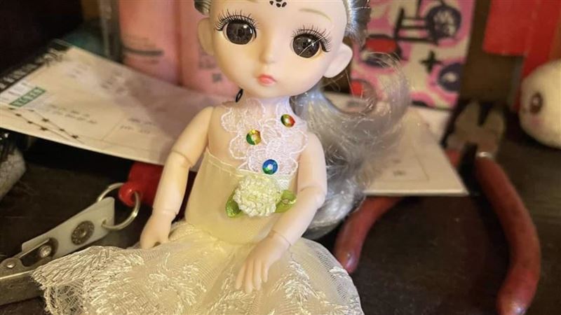 女兒玩新娃娃⋯媽一看正臉嚇喊古曼童