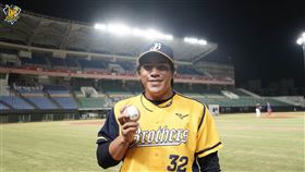 曾頌恩敲出生涯首安。（圖／中信兄弟提供）