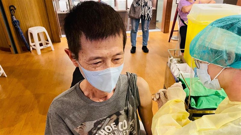 獨／阿西打完莫德納　愛妻緊張到失眠