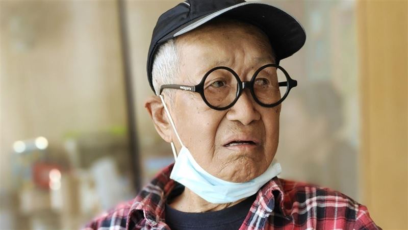 90歲脫線爆住院　插管畫面網淚崩