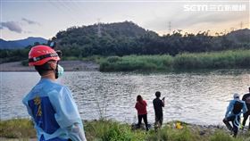 新北市青潭堰傳出溺水意外，丈夫被水沖走，僅妻子被人救起。（圖／翻攝畫面）