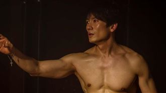 池晟裸睡脫了！辣曬「大肌肌」超養眼