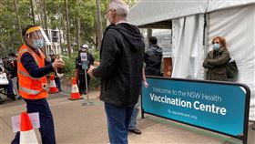 澳洲新冠肺炎疫苗完整接種率不高，連帶影響民眾對總理的滿意度。（圖／路透社／達志影像）