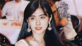 王祖賢因演出電影《倩女幽魂》聶小倩一角，轟動全亞洲。（圖／翻攝自扒圈內醬微博）