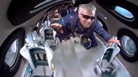 理查布蘭森跟隨維珍銀河團結號上太空。（圖／翻攝自Virgin Galactic 推特）