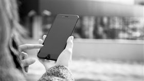 滑手機，傳訊息，手機，簡訊（圖／翻攝自pixabay）