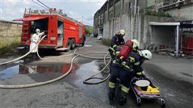 頭份工廠實驗室液態氨鋼瓶爆炸　1死2傷苗栗縣頭份市中華路一間工廠實驗室19日發生液態氨鋼瓶爆炸意外，3名員工燒灼傷送醫，其中1人到院前無呼吸心跳，經搶救宣告不治。（民眾提供）中央社記者管瑞平傳真　110年7月19日