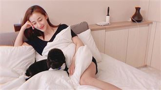 最辣女醫揪姊跳　姊妹「胸爆」驚人