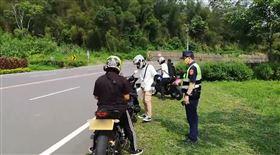 台三線苗栗三灣、追焦手開罰，競速壓彎，水溝蓋