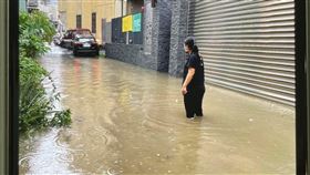 台中市太平光隆里，淹水，車泡水 圖／光隆里長提供