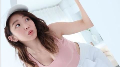 郭書瑤曬蜜大腿　下面洩小粉紅被問翻