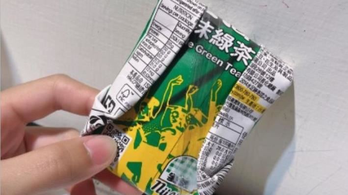 她對鋁箔包做這件事：25歲以上都會