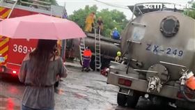 高雄水肥車兩名工人受困命危 翻攝畫面