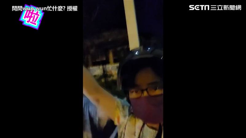 壞路燈秒變舞廳！超嗨母女忘我熱舞