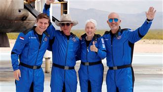 貝佐斯太空旅行　無重力飄浮4分鐘