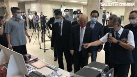行政院長蘇貞昌前往刑事局視察掃黑緝毒成果。（圖／翻攝畫面）