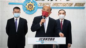 行政院長蘇貞昌21日上午出席內政部警政署刑事警察局掃黑緝毒記者會。（圖／行政院提供)