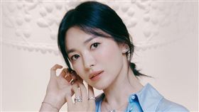 宋慧喬的愛犬全身都是名牌。IG