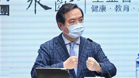 行政院發言人羅秉成21日主持「BNT原廠疫苗捐贈專案-慈濟基金會專案進度說明」記者會。（圖／行政院提供)