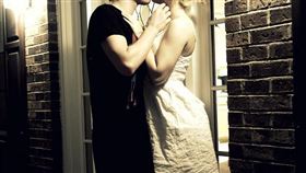 戀愛,接吻,愛情flickr-Courtney Carmody